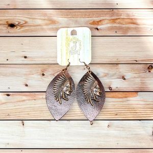 Leather oval earrings in textures brown leather with Indian head